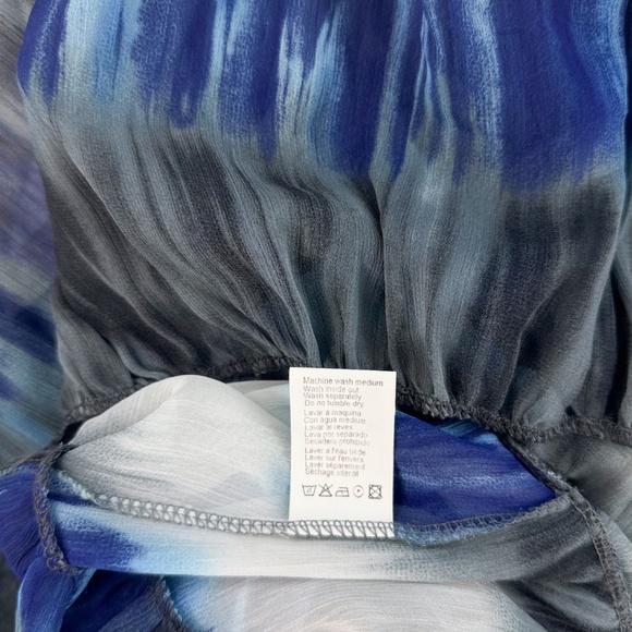 Bebe Ruffle Layered Top Size Medium, Blue-Gray Watercolor, Flowy Chic - Picture 8 of 9